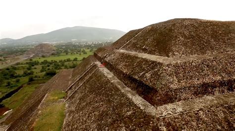 Rebelię z 168 roku n.e. w Teotihuacan wywołały naciski religijne i społeczne,